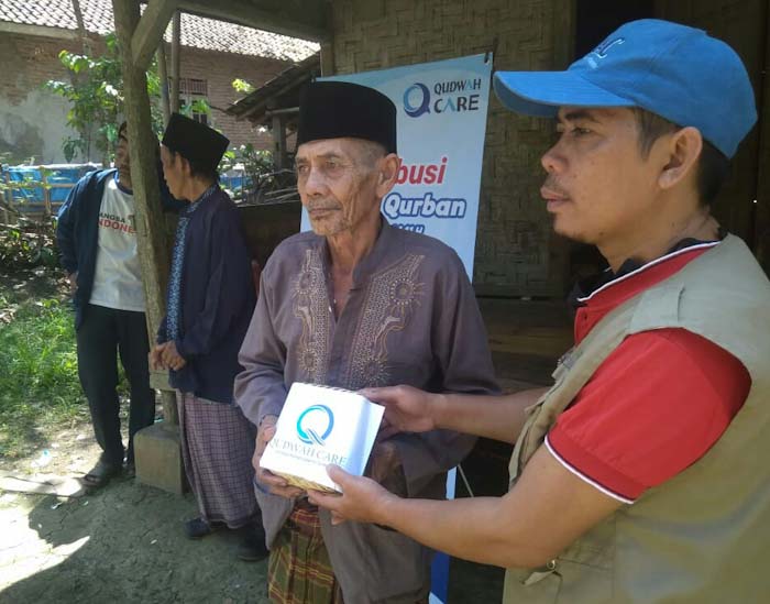 Qudwah Care Distribusikan 500 Paket Daging Kurban di Lebak