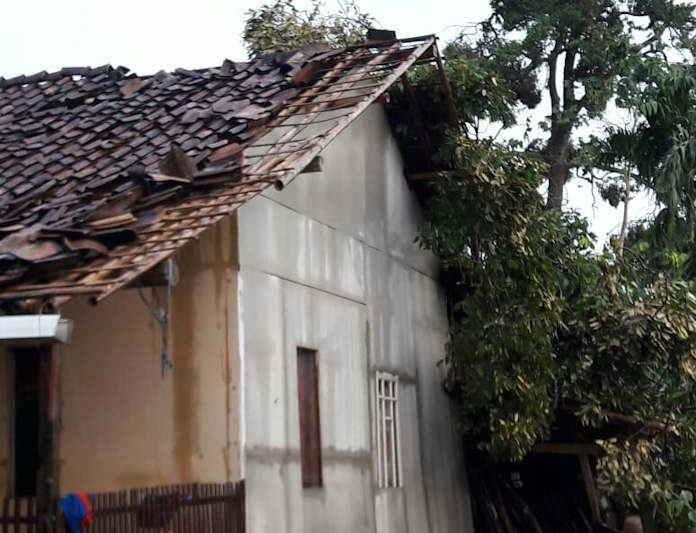 Diterjang Puting Beliung, Puluhan Rumah Rusak Berat dan Roboh