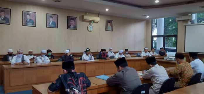 Keluhkan Soal HRS, Forum Ulama dan Jawara Pandeglang Datangi Gedung Dewan