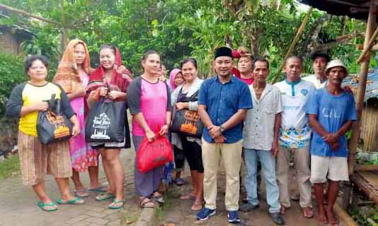 Kades Mekarsari Bagikan 1700 Paket Sembako Door To Door Ke Rumah Warga