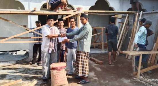 Jum'at Berkah, PT Suda Miskin Kembali Berikan Semen Buat Masjid Miftahul Iman di Cimandiri