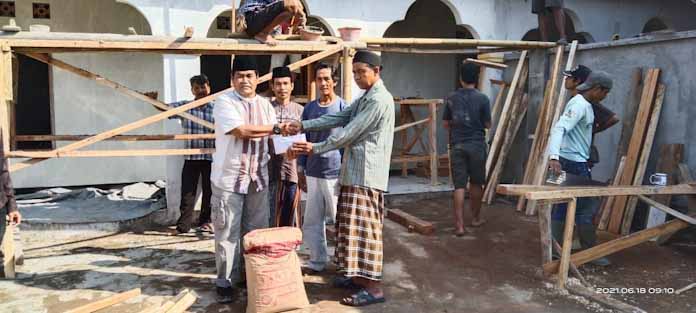 Jum'at Berkah, PT Suda Miskin Kembali Berikan Semen Buat Masjid Miftahul Iman di Cimandiri