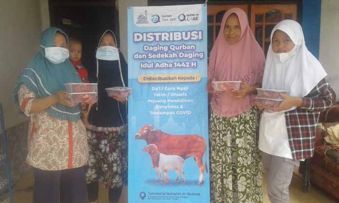Qudwah Care Feat Laz Harfa Distribusikan Puluhan Paket Daging di Lebak