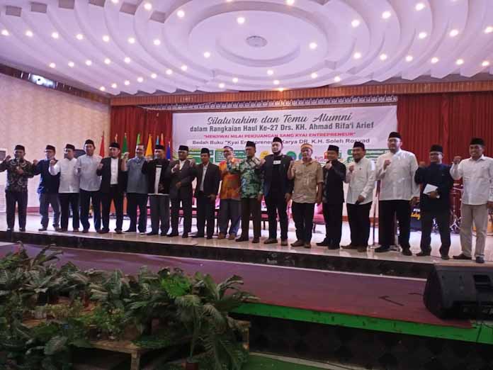 Sajian Bedah Buku Biografi Bertepatan Haul Ke 27 Drs KH Ahmad Rifa'i Arief (Alm)