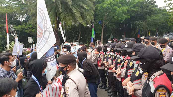 Langgar PPKM, 18 Mahasiswa Ditangkap Polisi Saat Demo Di Pemkab Tangerang