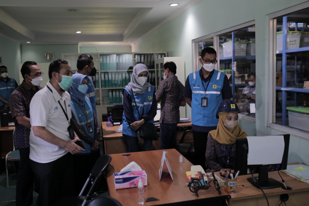 Direktur Utama PLN Kunjungi ULP Cikarang Kota dan UP3 Bekasi . Hasilnya Terdapat Beberapa Temuan