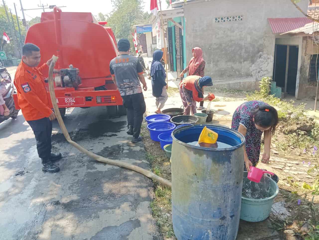 Terdampak Kekeringan, Tiga Desa di Kecamatan Warunggunung Mendapat Suplay Air Bersih dari BPBD Lebak