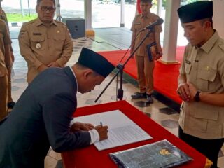 Lantik Direksi Perumda Air Minum Tirta Kalimaya dan PT Lebak Niaga Periode 2026–2031, Bupati Hasbi Pasang Target