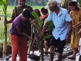 Warga Tanam di Jalan Rusak, Protes Jalan Usaha Tani Intenjaya yang Tak Kunjung Dibangun