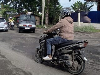 Kualitas Perbaikan Jalan Nasional Soekarno Hatta Rangkasbitung Disorot, Baru Dua Pekan Diperbaiki Rusak lagi