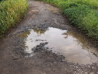 Jalan Sibangkur–Parage Rusak Parah, Warga Sukadaya Teriak Minta Kades Turun Tangan