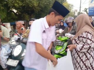 Aksi Sosial Advokat , PERADI DPC Serang Bagikan Takjil dan Gelar Buka Puasa Bersama