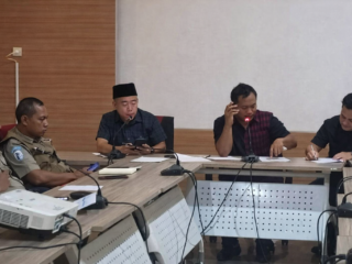 Jalan Putus 3 Bulan Tak Kunjung Diperbaiki, Anggota DPRD Lebak Emosi: ‘Apa Menunggu Nyawa Dulu?’”