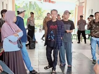 Gate Parkir Tetap Beroperasi, Pedagang Pasar Sampay Geruduk Kantor Pasar