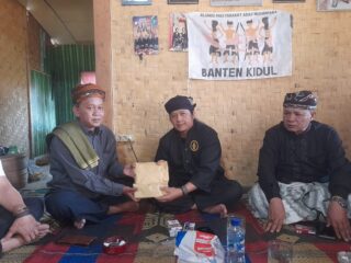 Pascakebakaran Kasepuhan Ciptamulya, AMAN Serahkan Bantuan Rp100 Juta untuk Pemulihan Masyarakat Adat
