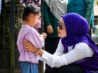 Perangi Stunting, Ketua TP PKK Lebak Sambangi Anak Asuh di Desa Curugpanjang