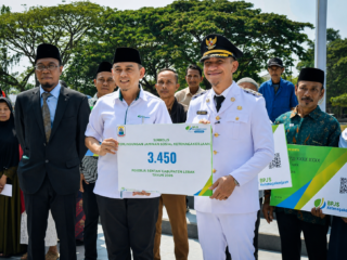 Kado HUT RI ke-81, Bupati Lebak Berikan Jaminan Sosial untuk 3.450 Pekerja Rentan
