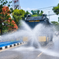 Antisipasi Debu Anak Krakatau, Polres Lebak Kerahkan Water Cannon Bersihkan Jalanan