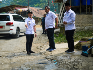 Bupati Hasbi Blusukan ke Sobang, Jalan Cimerak-Sobang 914 Meter Segera Diperbaiki