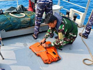 TNI AL Temukan Pelampung di Cikoneng Anyer, Nasib 5 Jurnalis yang Hilang Masih Misterius