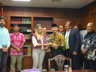 Cari Solusi Penanganan Sampah, Bupati Hasbi Jajaki Kerja Sama dengan Spanyol